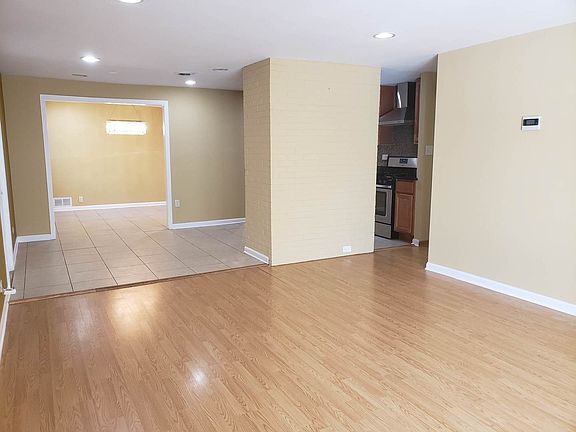 3rd image of 1917 Wayland Ln