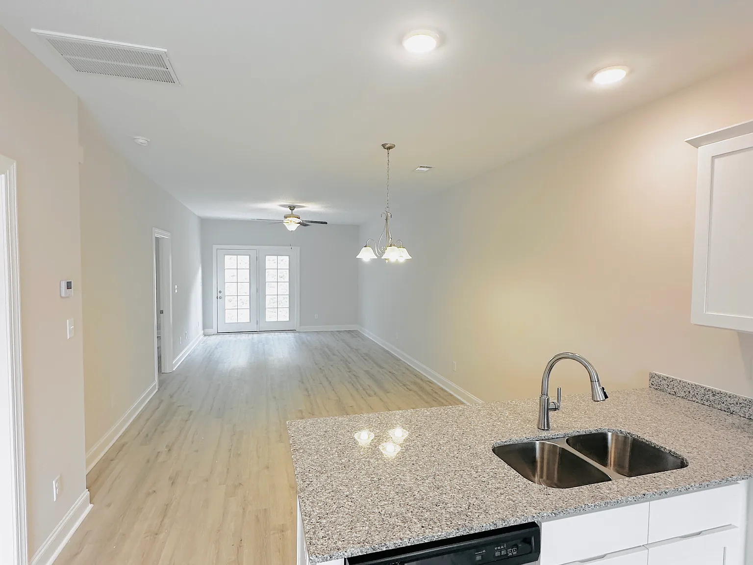 2 bed, 1102 sqft, $1,500 — Photo 4