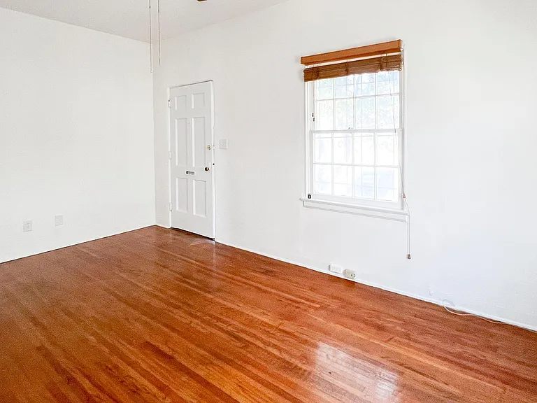 240 N Hoover St — Photo 10