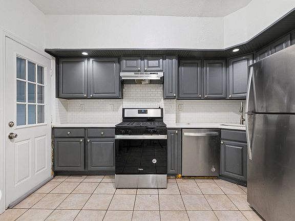 4th image of 342 Avenue E #1