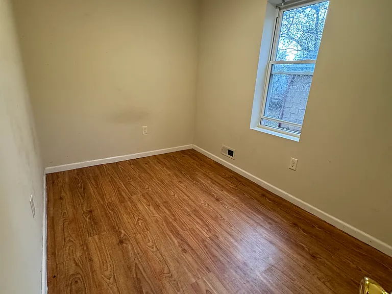 61 Asbury St — Photo 12