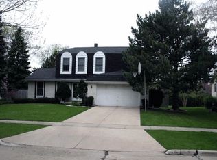 805 Arthur Ave, Libertyville, IL