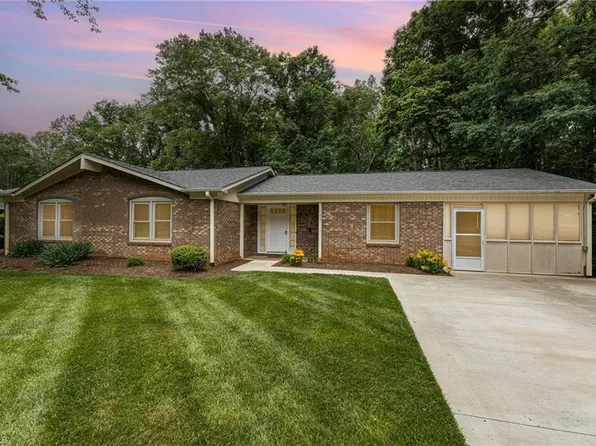 145 Longview Rd, Madison, NC 27025