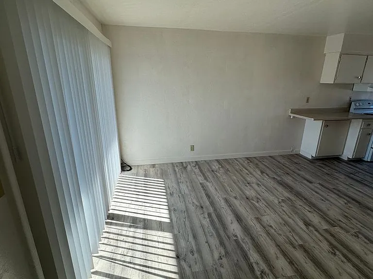 1445 W 6th Ave — Photo 12