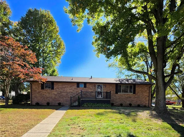 25 Crystal Ave, Williamstown, WV 26187