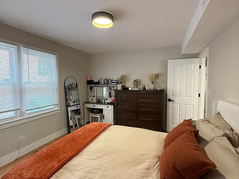 2607 W Rascher Ave #1 — Photo 11
