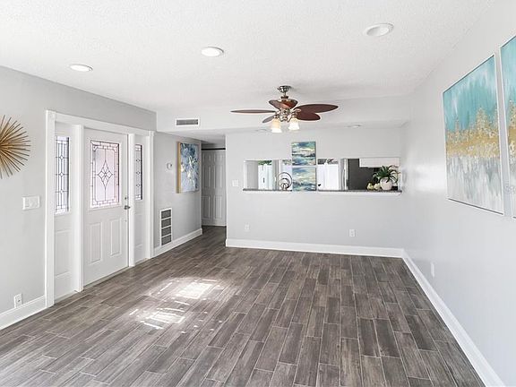 5th image of 10721 Meadowglen Ln