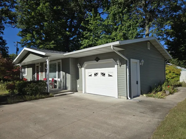 5124 Hunt St, Montague, MI 49437