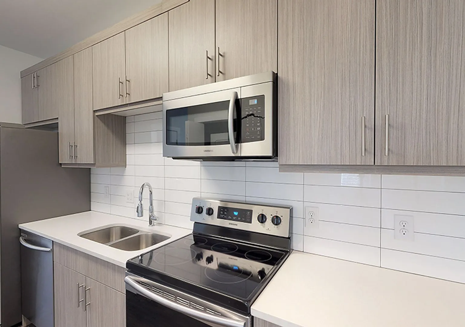 1298 Meade St — Photo 4