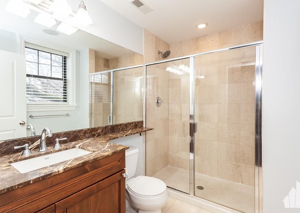 1st image of 2703 N Wilton Ave #3 L