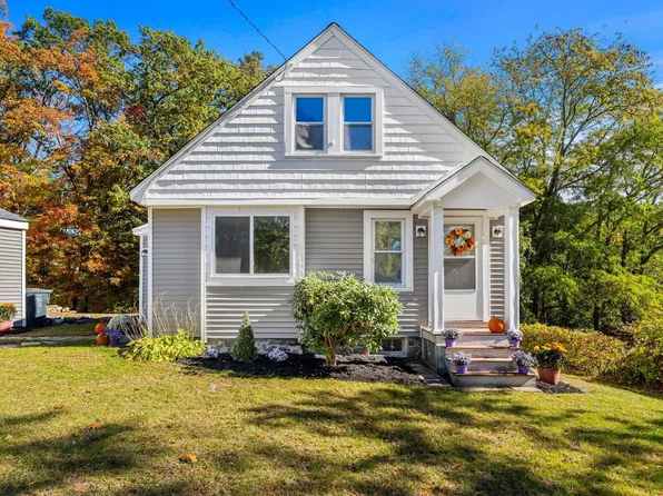97 Pinckney St, Dracut, MA 01826
