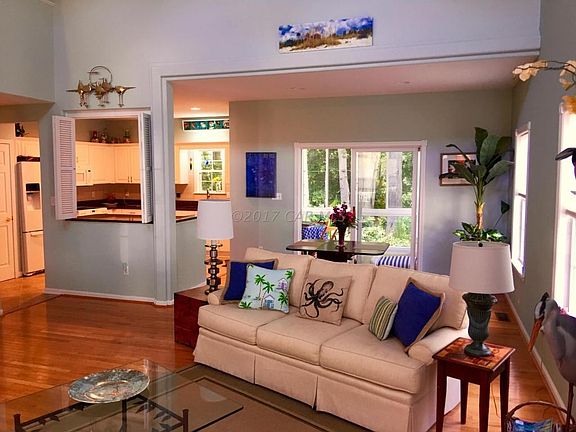 Great room to dining area:kitchen:sun ro
