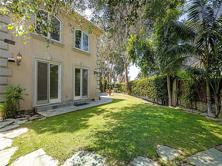 3210 N Ardmore Ave — Photo 50
