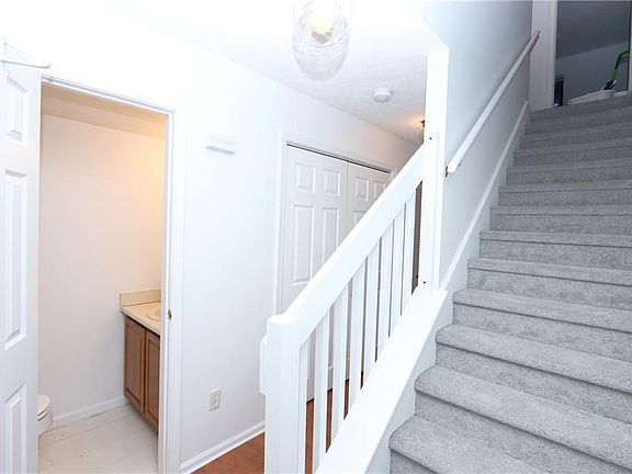 3rd image of 1064 Lake Dr W