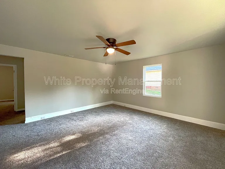 706 Hillside St — Photo 2
