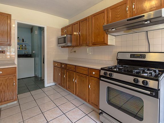 5th image of 7830 W 97th Pl