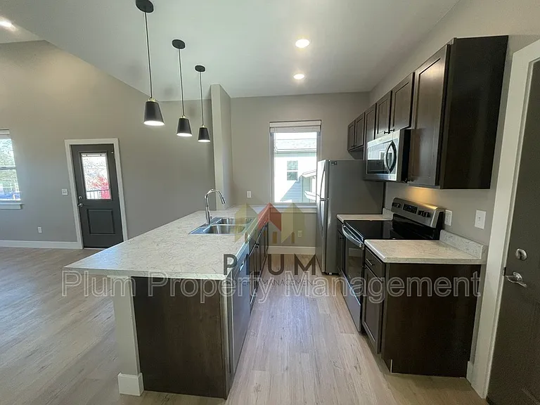 1724 S 14th St W #202 — Photo 8