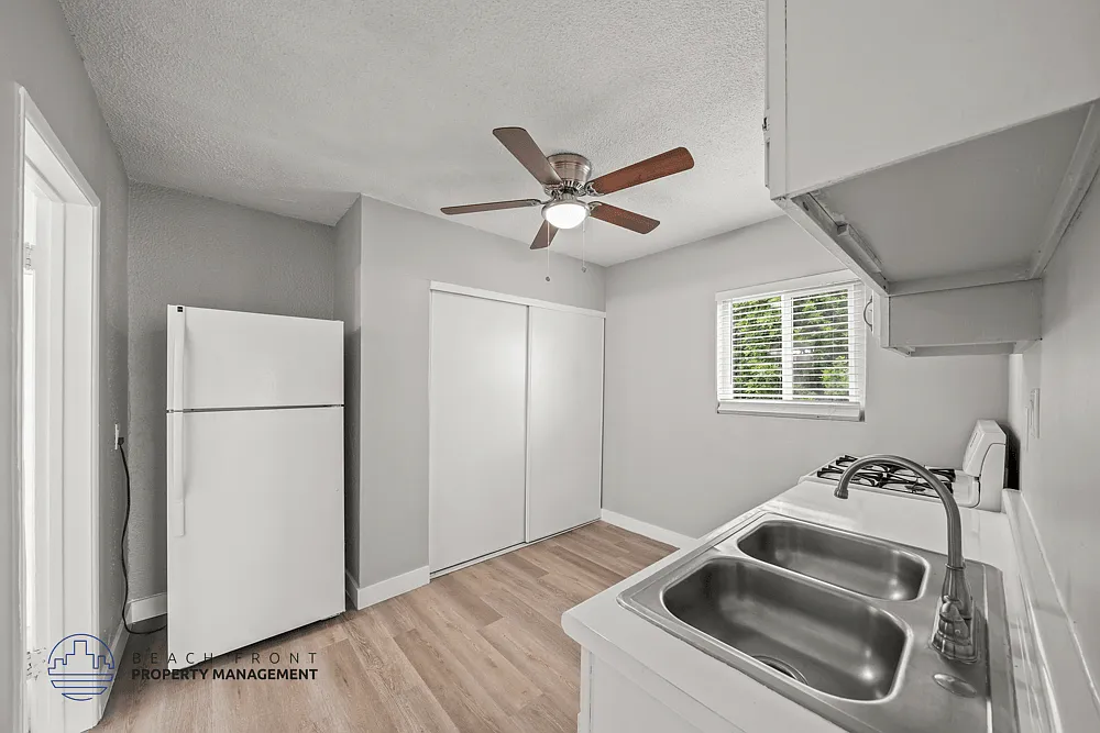 835-845 Glenway Dr. — Photo 1