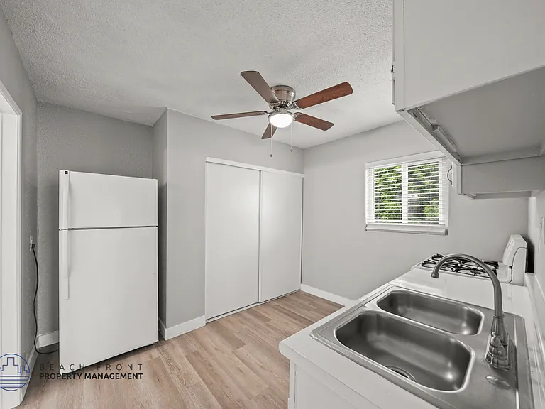 835-845 Glenway Dr. — Photo 2