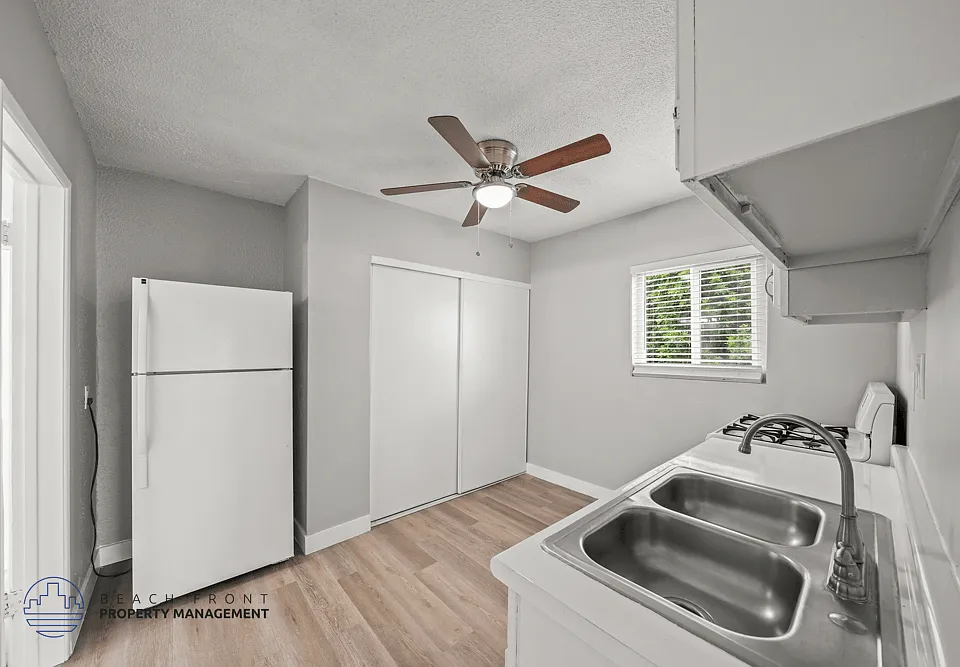 835-845 Glenway Dr.