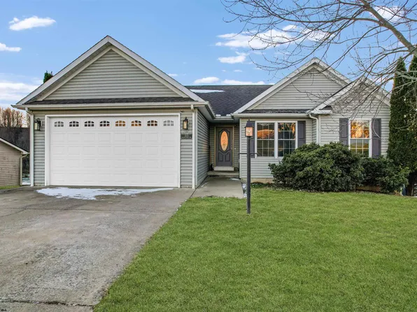 205 Meadow Ponds Ln, Maidsville, WV 26541