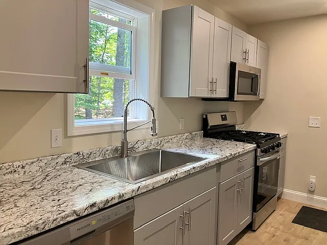 2 bed, 1056 sqft, $2,000 — Photo 2
