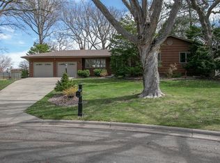 7140 Coachwood Cir, Woodbury, MN 55125