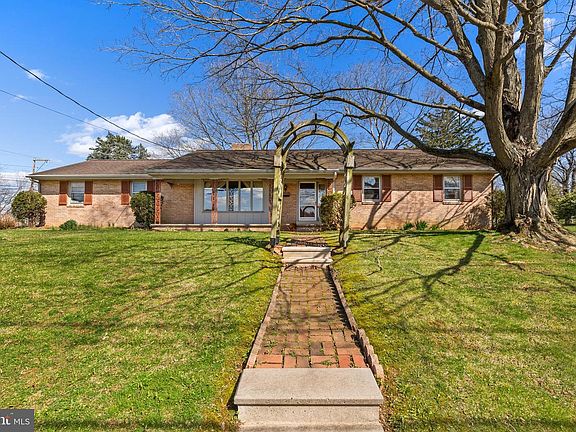 2nd image of 2566 Golden Dr