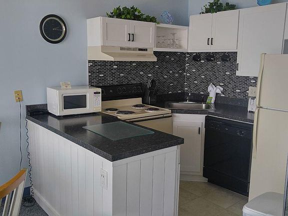 4th image of 1615 S Lake Park Boulevard S #711