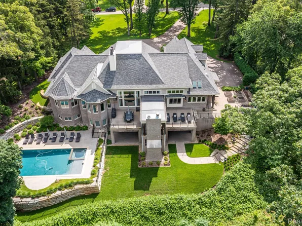 31145 Woodside Dr, Franklin, MI 48025