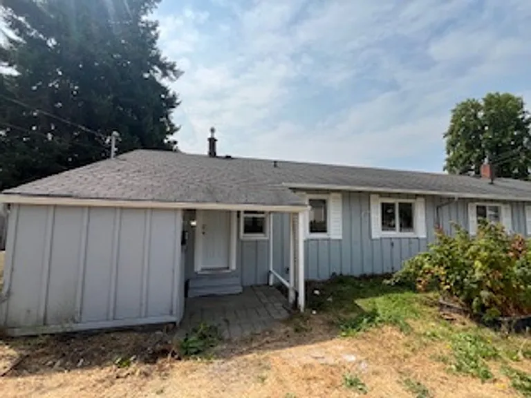 215 Elm St — Photo 13