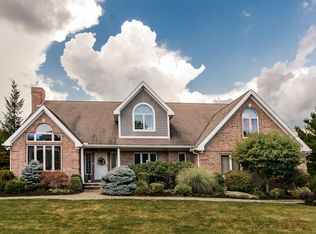 210 Salinger Close, Moosic, PA 18507