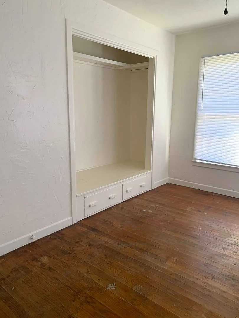 3 Bedroom 1 Bathroom Home for Rent — Photo 4