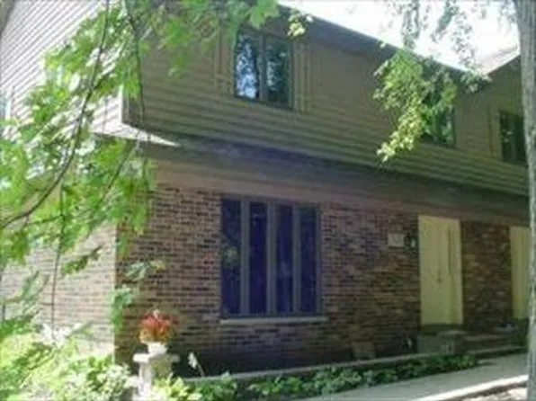 358 N Airlite St, Elgin, IL 60123