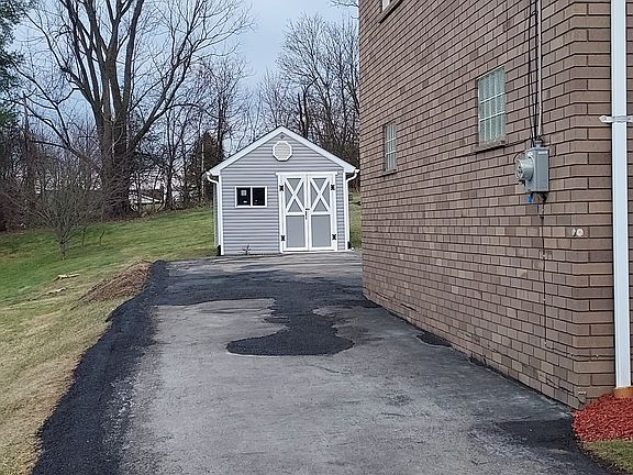 4th image of 122 Greenridge Dr