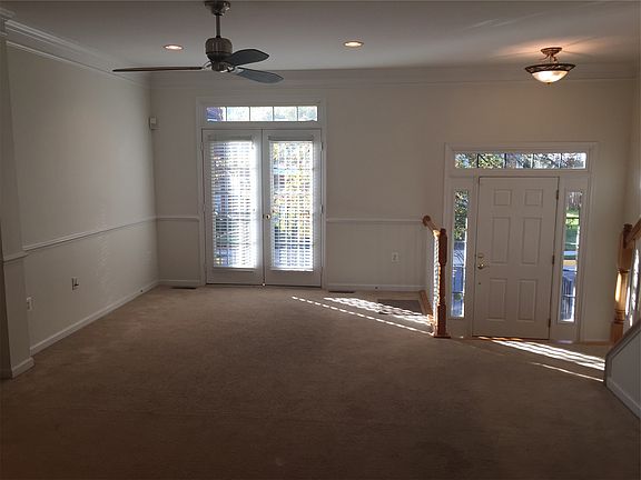 4th image of 4667 Carisbrooke Ln