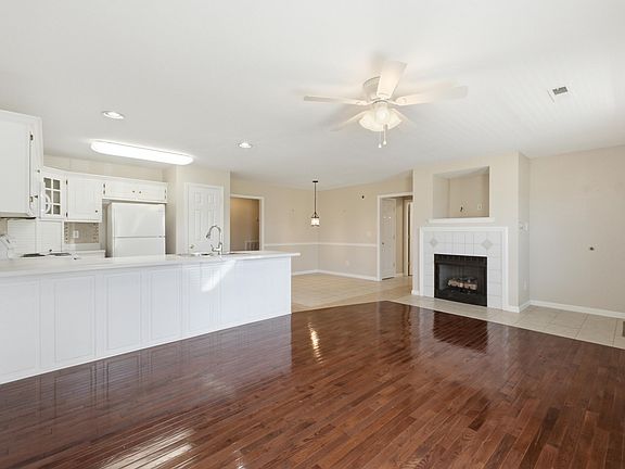 3rd image of 83 Flagstone Dr