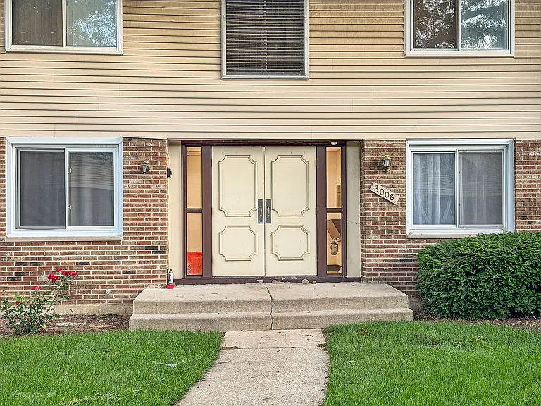 3008 Roberts Dr #7 — Photo 1
