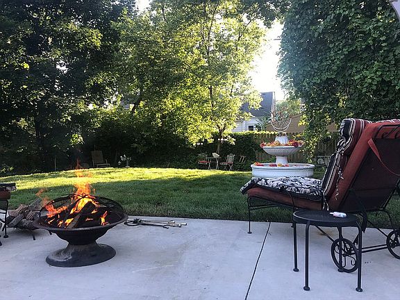 5th image of 533 Saint Clair St