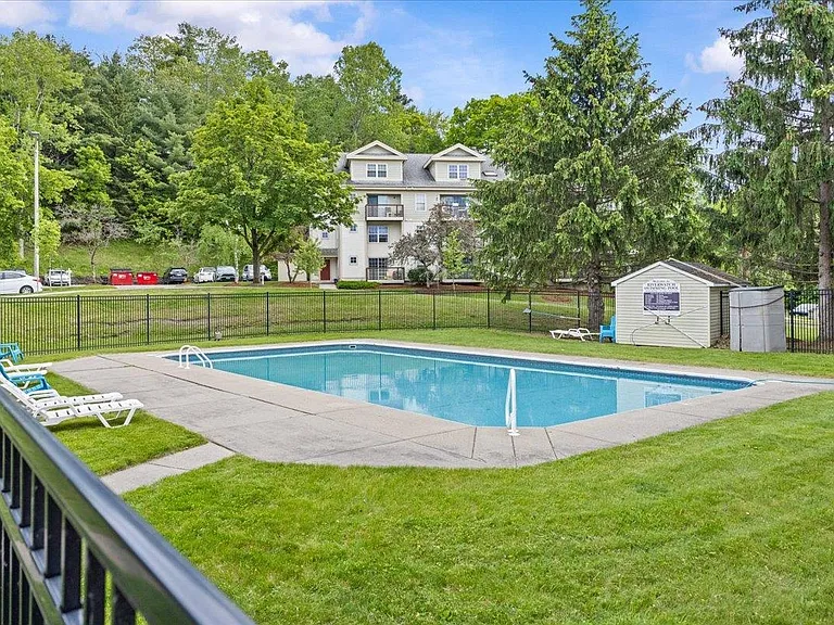 340 Hildred Dr — Photo 32