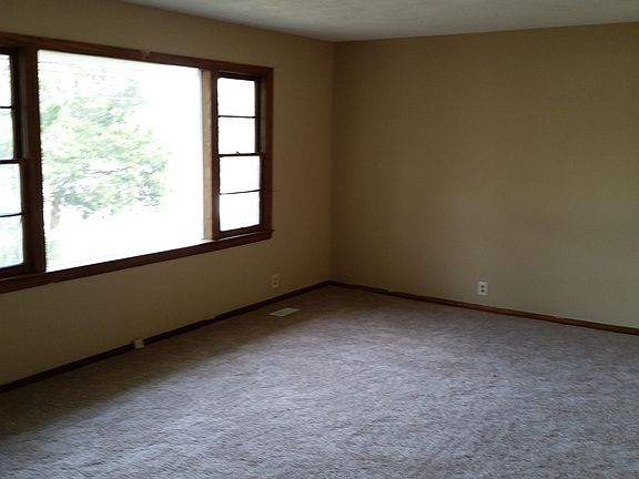 3rd image of 1408 NE Bluebird Dr