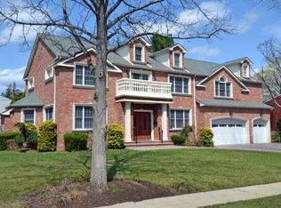 121 Albright Ln, Paramus, NJ 07652