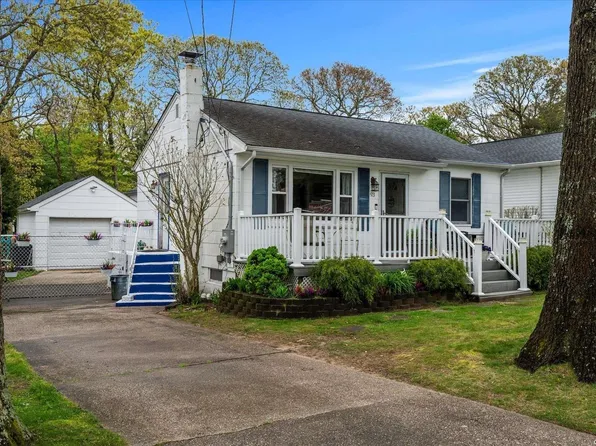 93 Ferndale Avenue, Selden, NY 11784