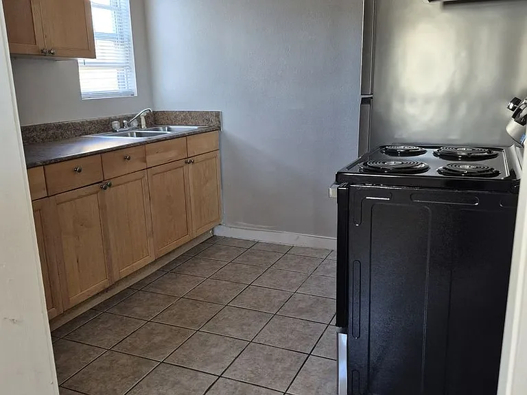 425 W Tennessee St — Photo 18