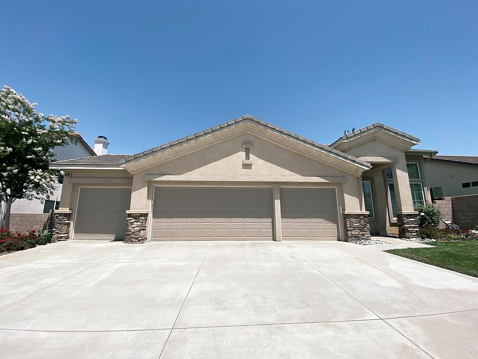 1st image of 31266 Gardenside Ln