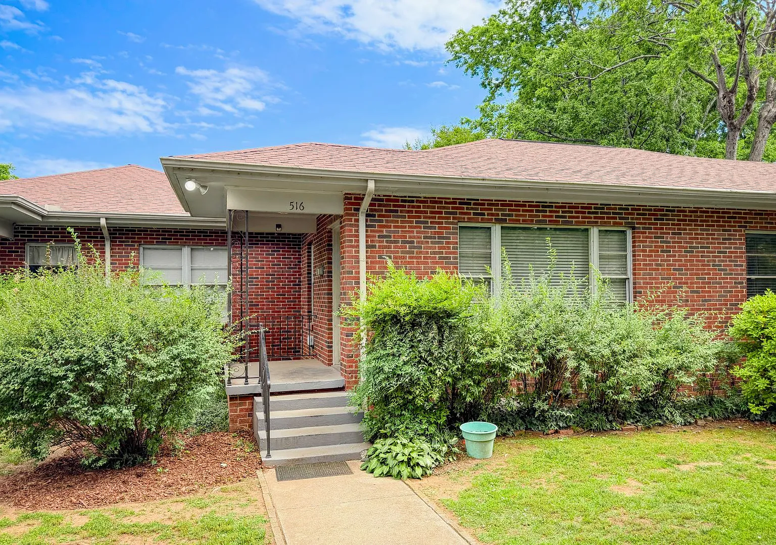 2 Bedroom / 1 Bath in Decatur's Historic District Available Now! Move In Special! — Photo 2