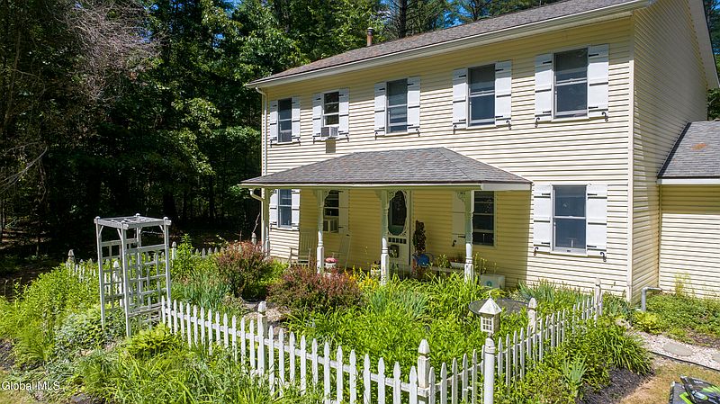 4th image of 63 Louden Road