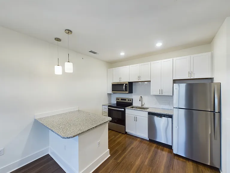 575 Quinn Ln #16-204 — Photo 1