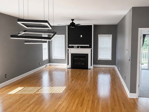 4th image of 149 Fieldstone Dr #1