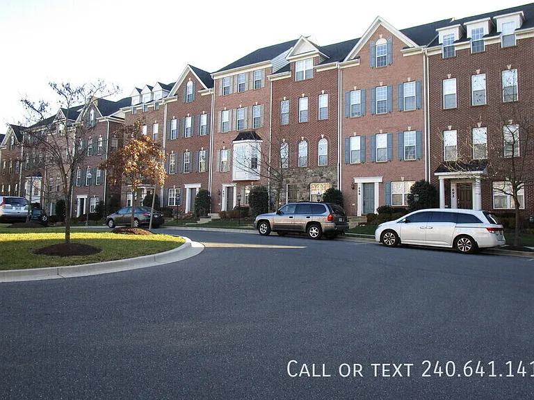 684 Pullman Pl — Photo 2